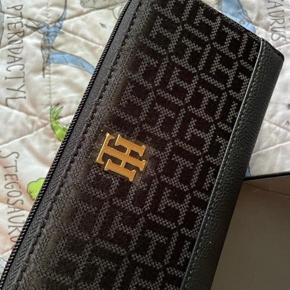Tommy Hilfiger Wallet,Tommy Hilfiger Black and Gold Key & Card Holder - Picture 1 of 12